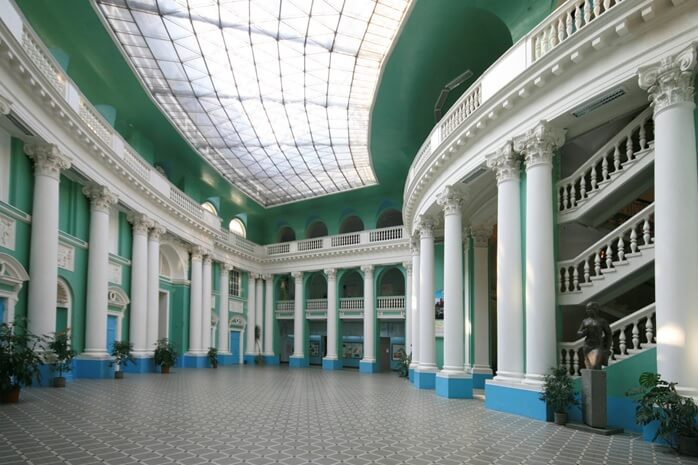 Внутри главного корпуса МПГУ
